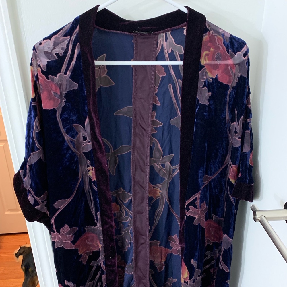 Floral velvet sheen kimono